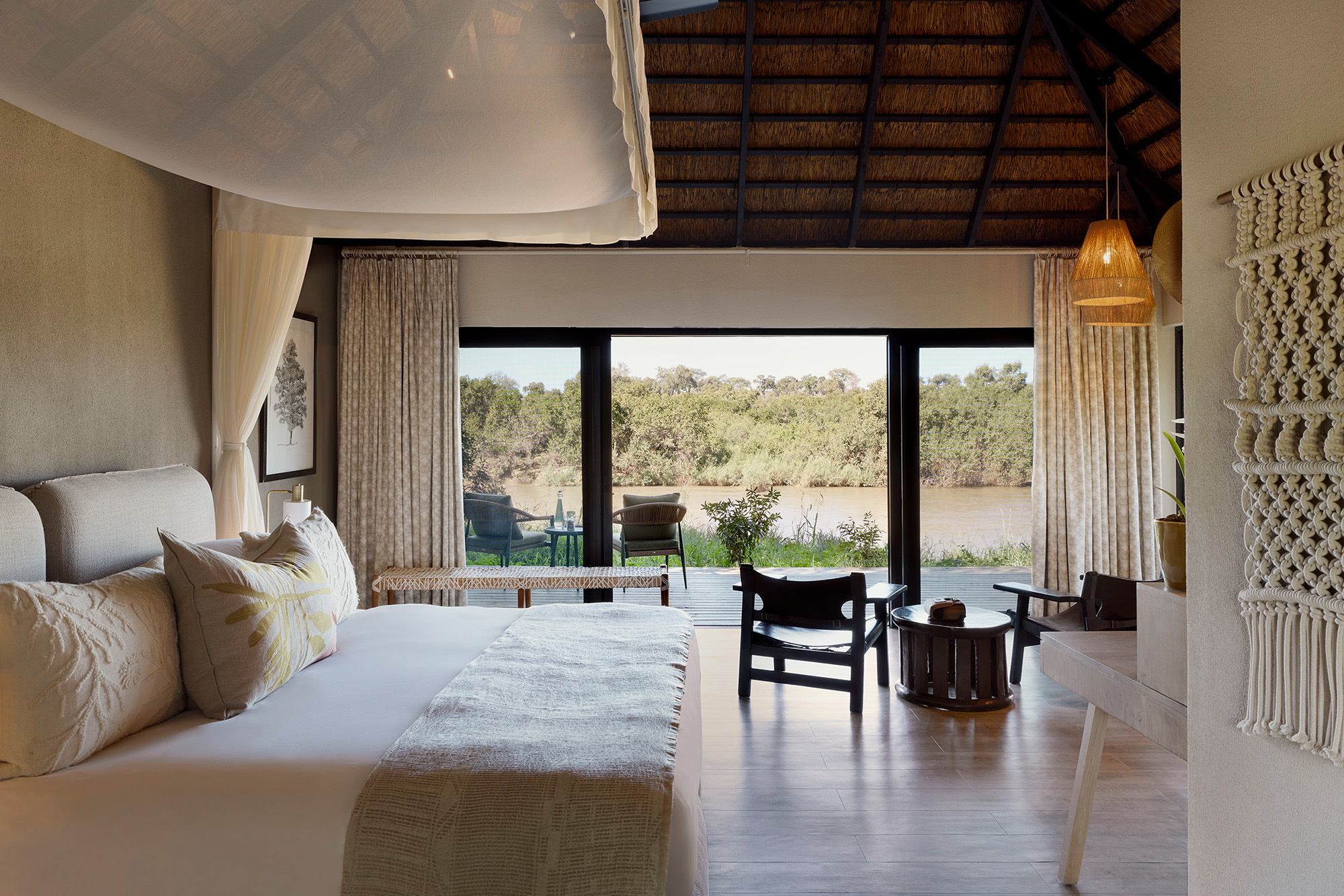 Lion Sands River Lodge_Luxury Room_Bedroom_02