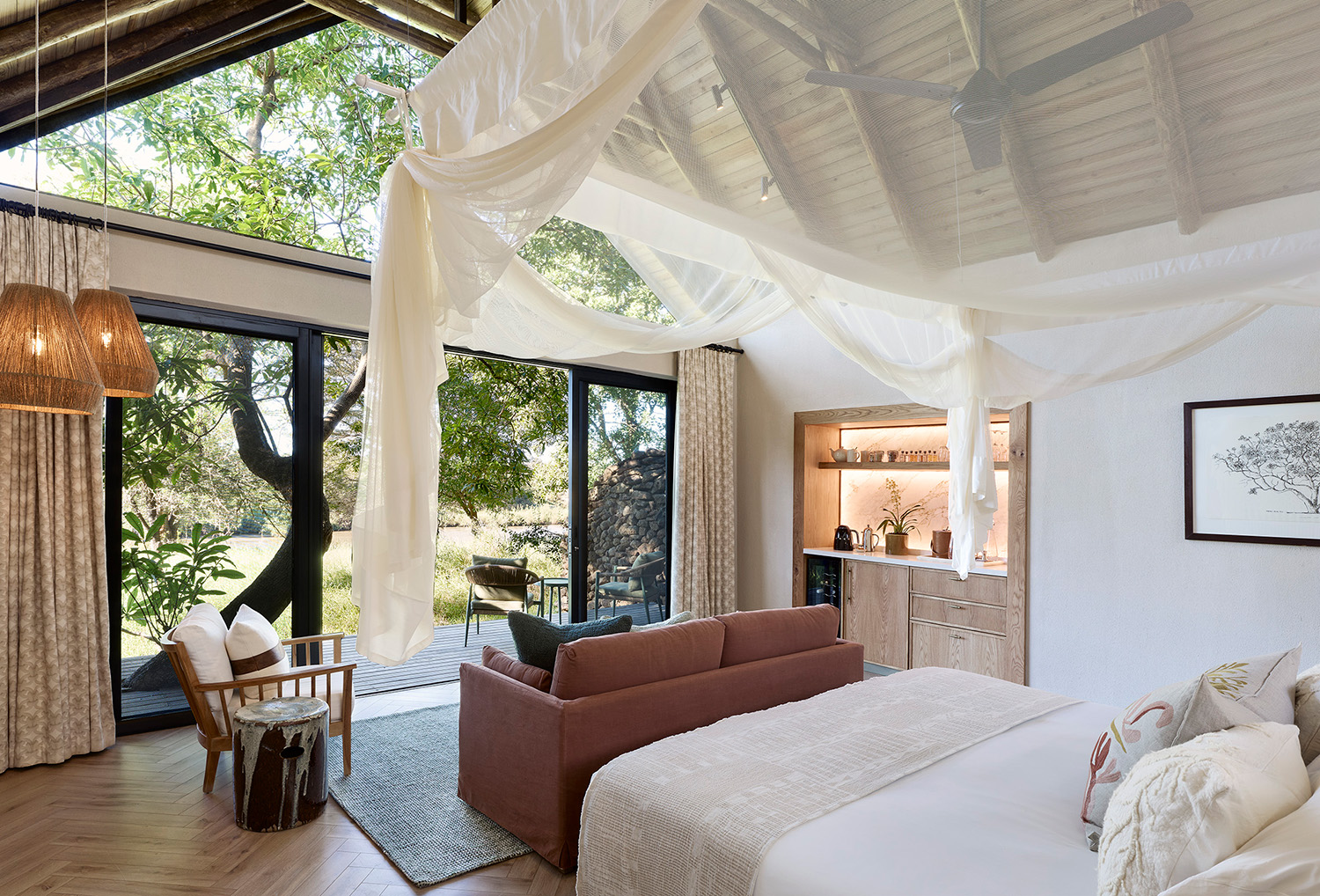 Lion Sands River Lodge_Superior Luxury Room_ Bedroom_01
